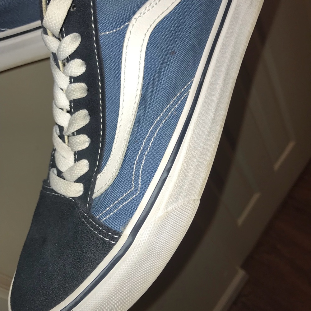 VANS - Picture 2 of 3
